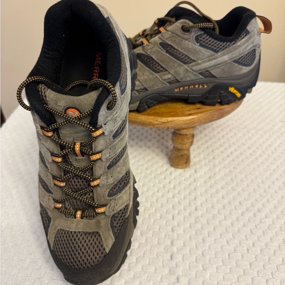 Merrell Men's Gray and Black Athletic Shoes